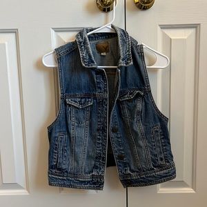 American Eagle mini jean vest, size M, barely worn